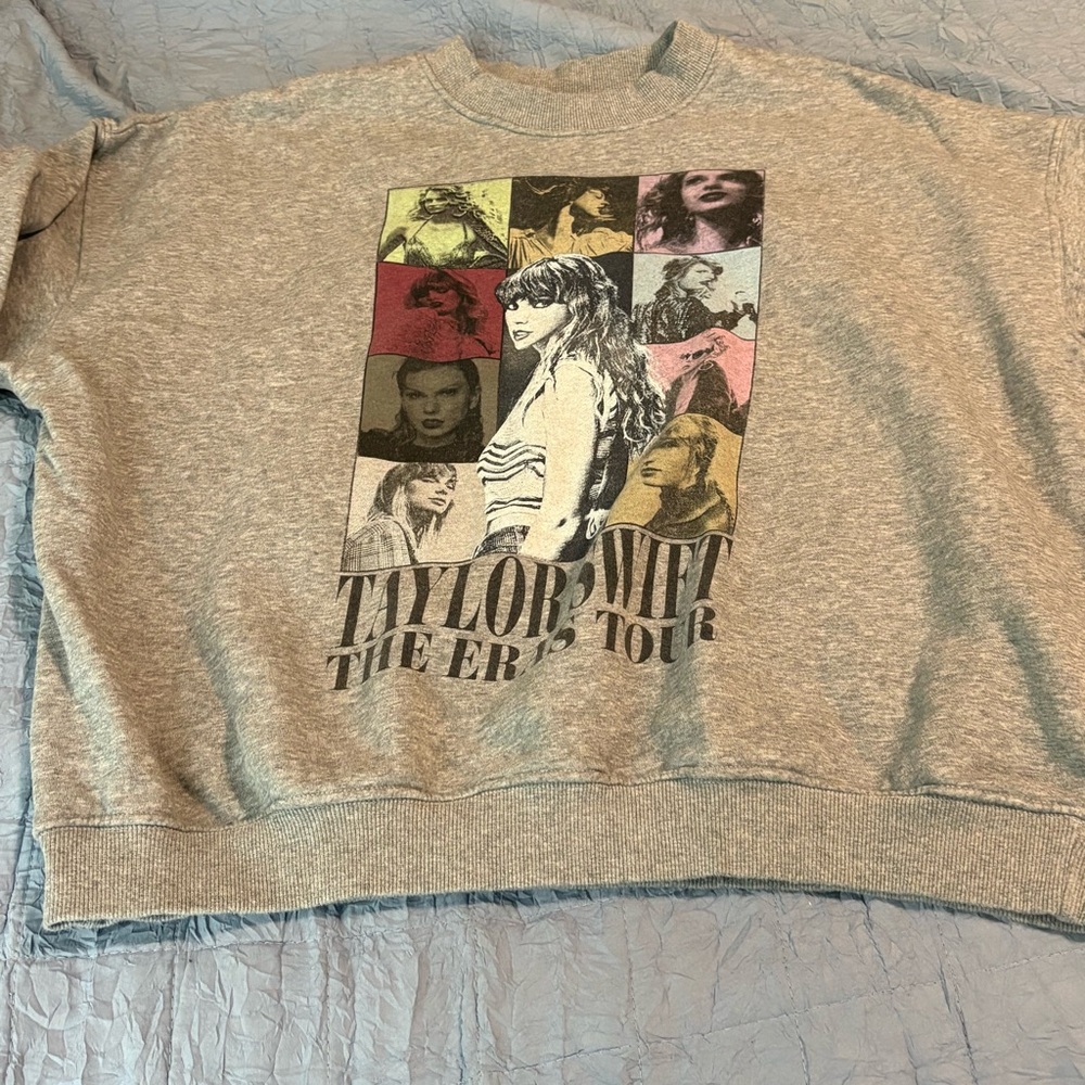 Taylor Swift OFFICIAL Eras Tour Gray Crewneck Sweatshirt Size L oversized - Picture 8 of 10